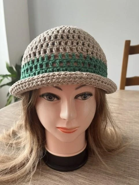 Chapeau bonnet hat hut hoed hattur gorro cappello cap Kappe dop caipín berretto